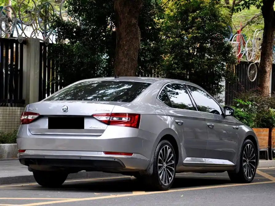 Skoda Superb 2017 — фото 10