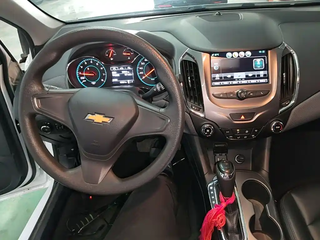 Chevrolet Cruze 2017 — фото 10