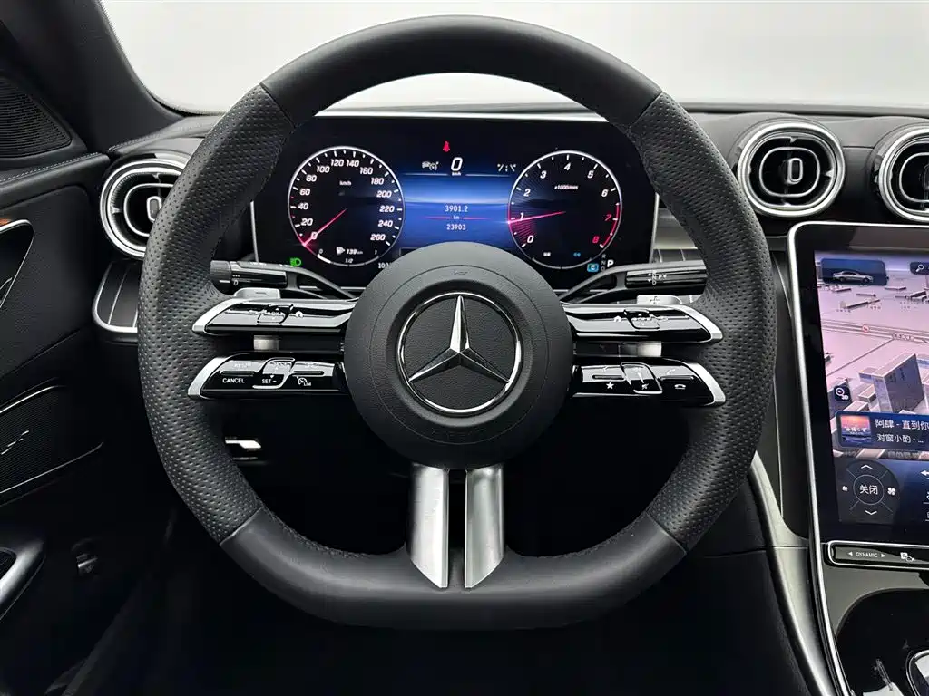 Mercedes-Benz C-Class 2024 — фото 10