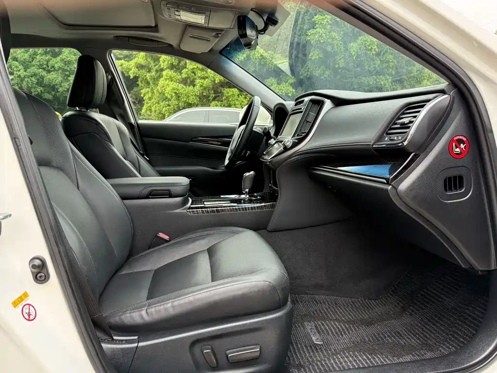 Toyota Crown 2015 — фото 12
