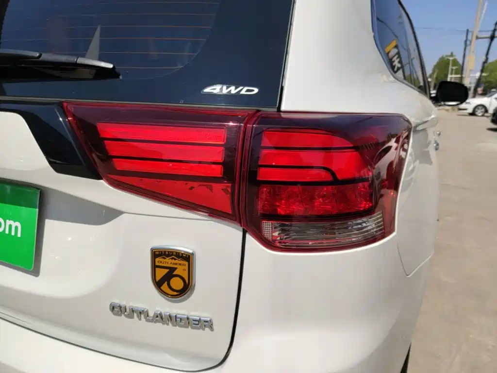 Mitsubishi Outlander 2022 — фото 24