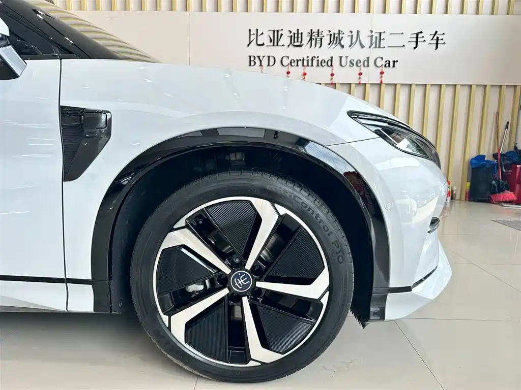 BYD L EV 2025 — фото 9