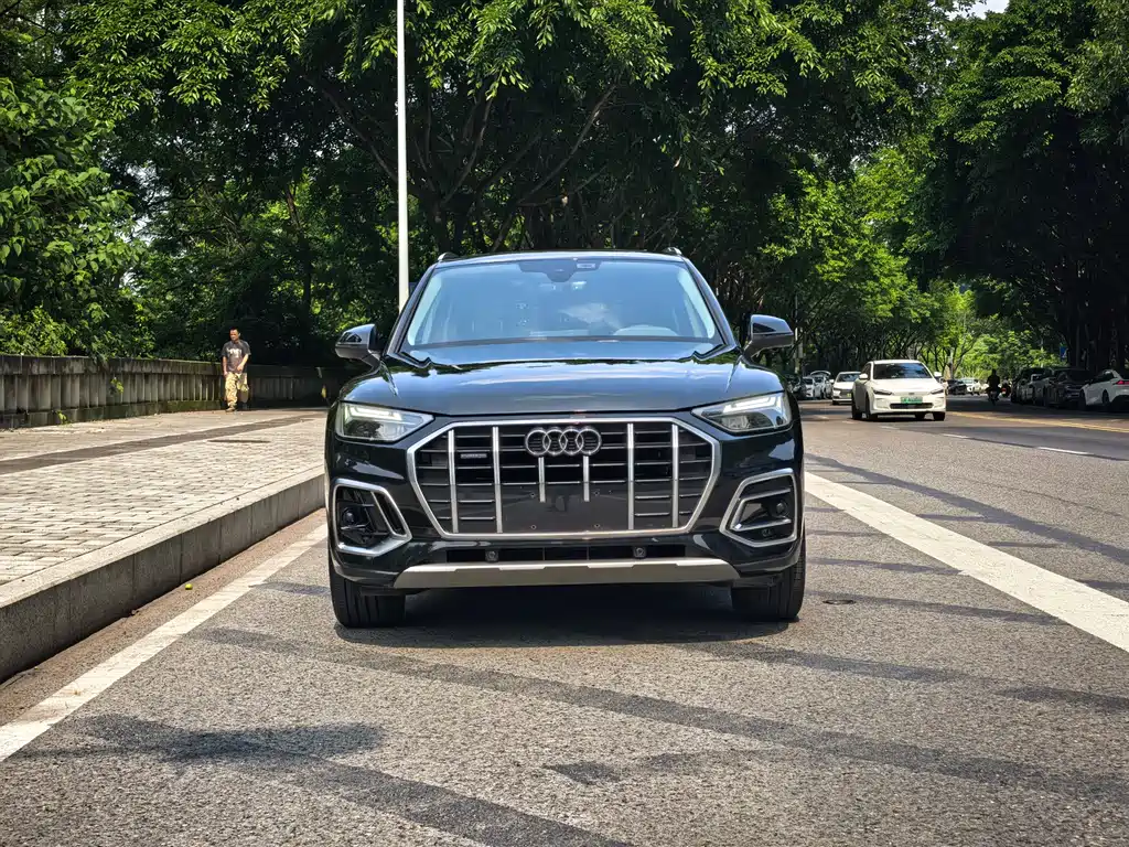 Audi Q5L 2022 — фото 1