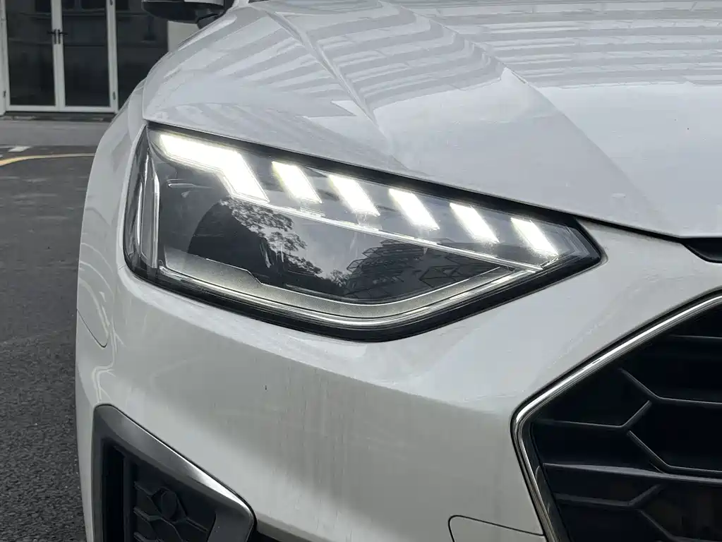 Audi A4L 2021 — фото 13