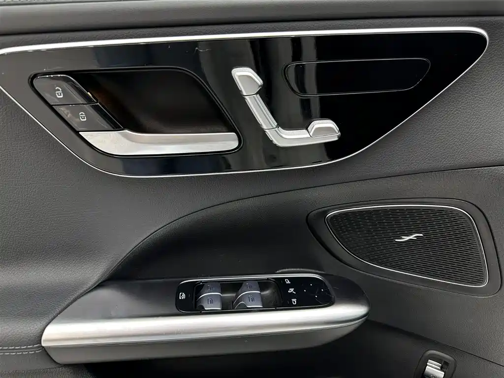 Mercedes-Benz C-Class 2024 — фото 23
