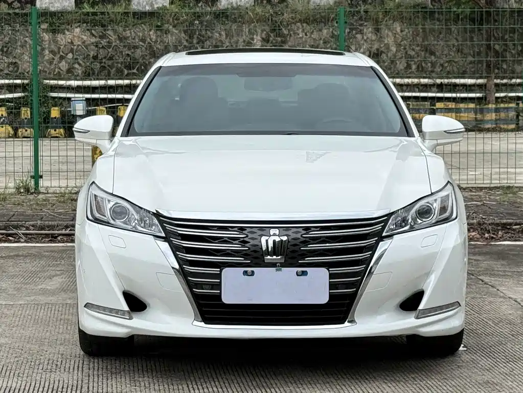 Toyota Crown 2015 — фото 2