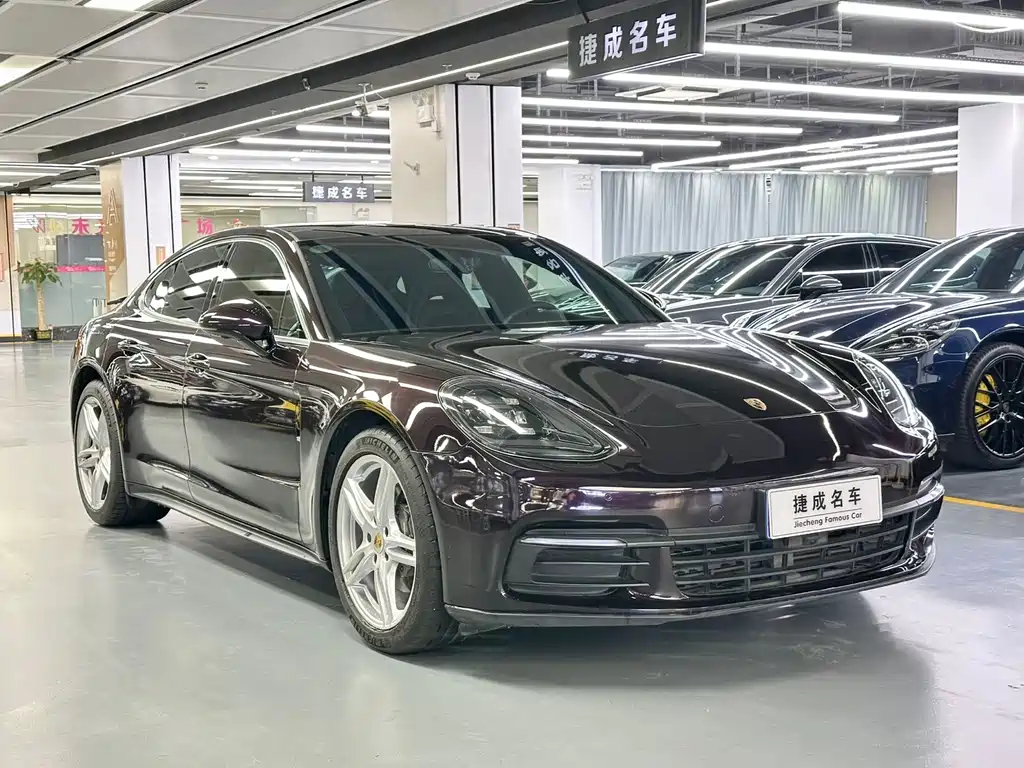 Porsche Panamera 2018 — фото 1