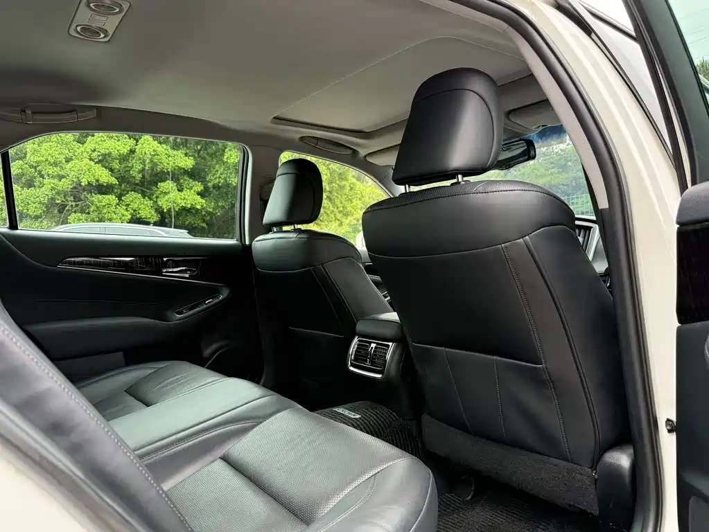 Toyota Crown 2015 — фото 14