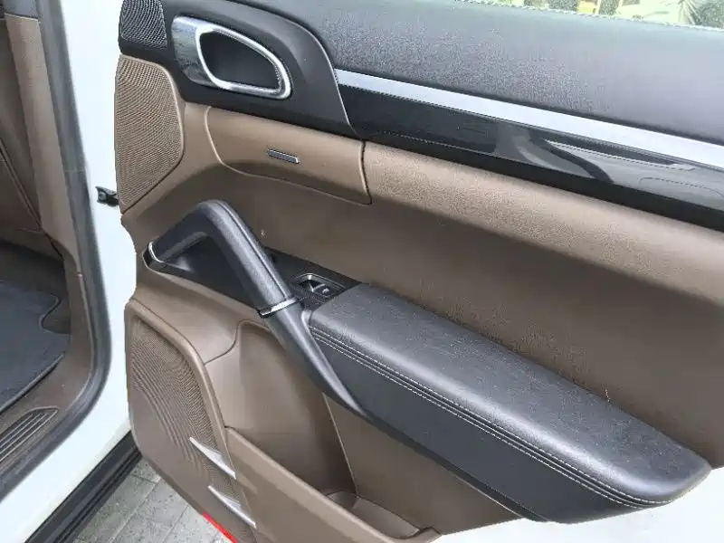 Porsche Cayenne 2017 — фото 18