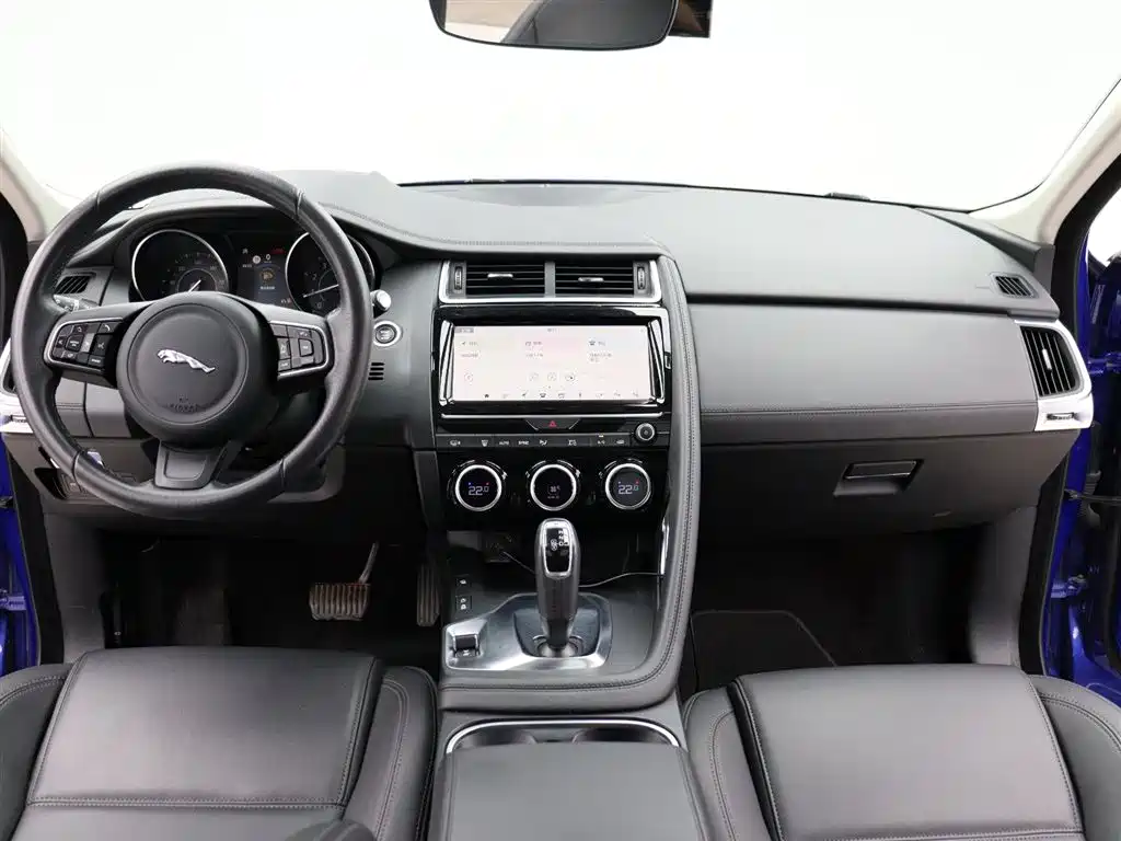 Jaguar E-PACE 2021 — фото 11