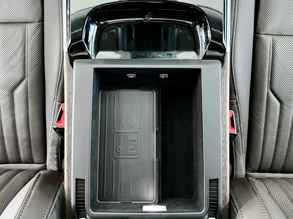 Audi A8 2021 — фото 20