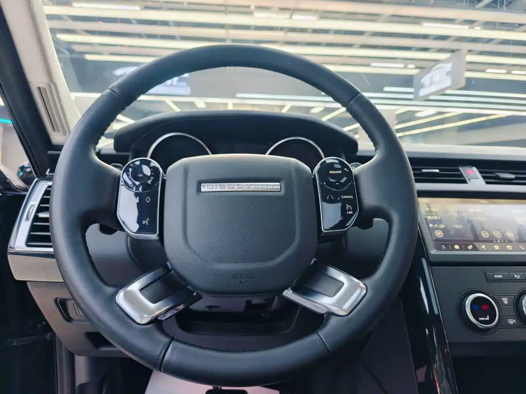 Land Rover Discovery 2019 — фото 13