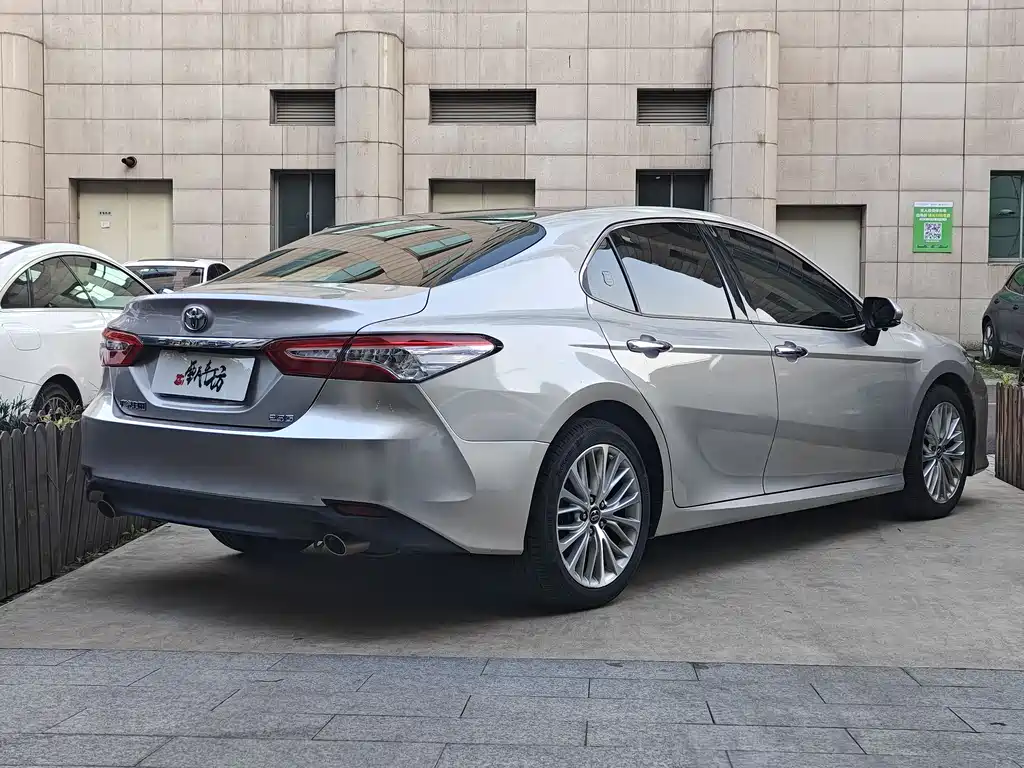 Toyota Camry 2020 — фото 3