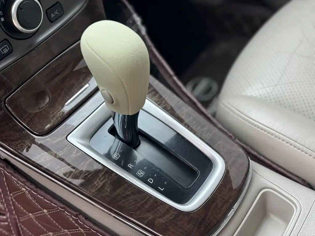 Nissan Sylphy 2013 — фото 12