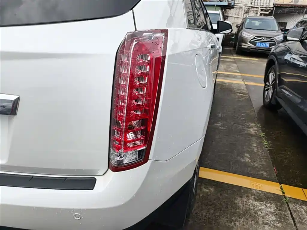 Cadillac SRX 2015 — фото 8