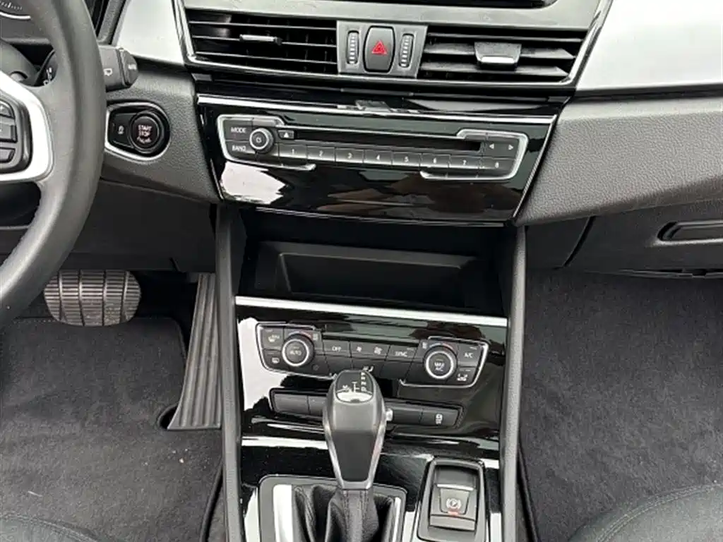 BMW 2 Series Active Tourer 2016 — фото 13