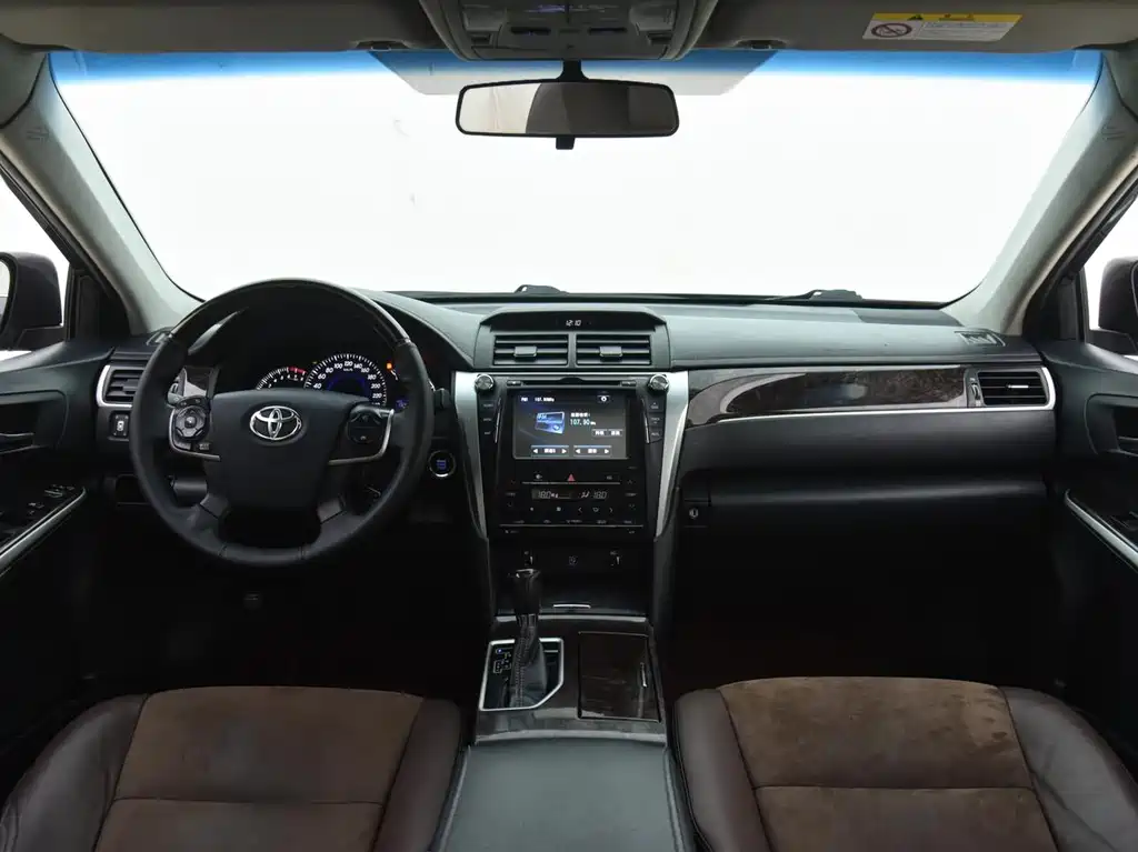 Toyota Camry 2018 — фото 14