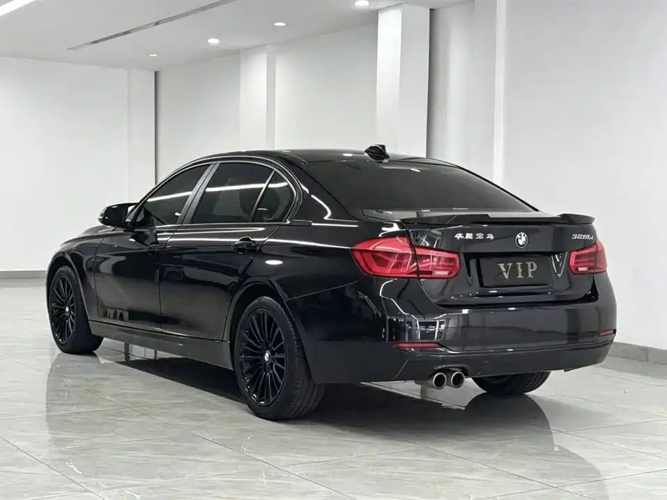 BMW 3 Series 2018 — фото 9