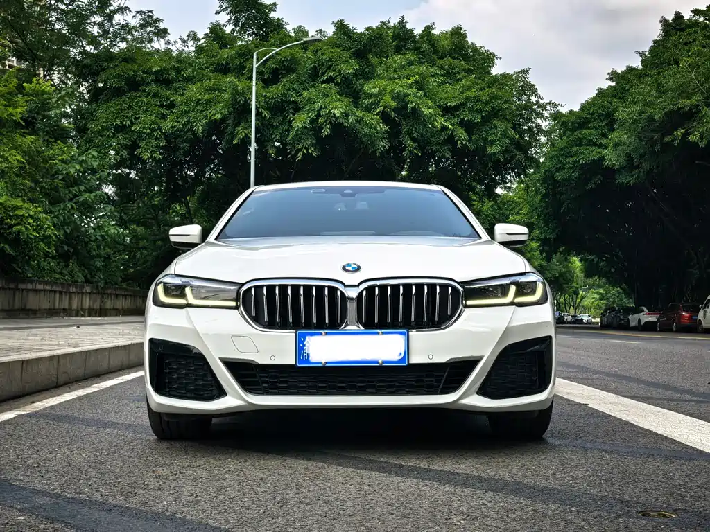 BMW 5 Series 2022 — фото 2
