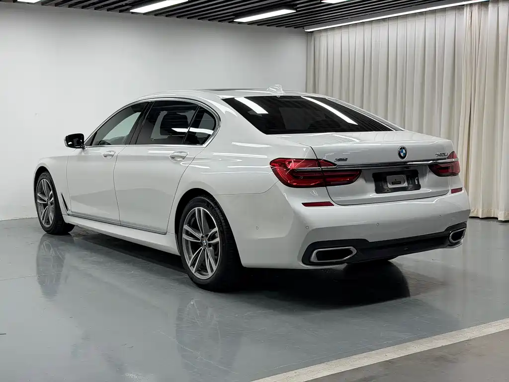 BMW 7 Series 2018 — фото 24