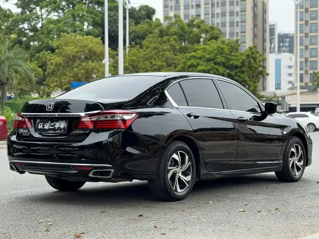 Honda Accord 2017 — фото 15