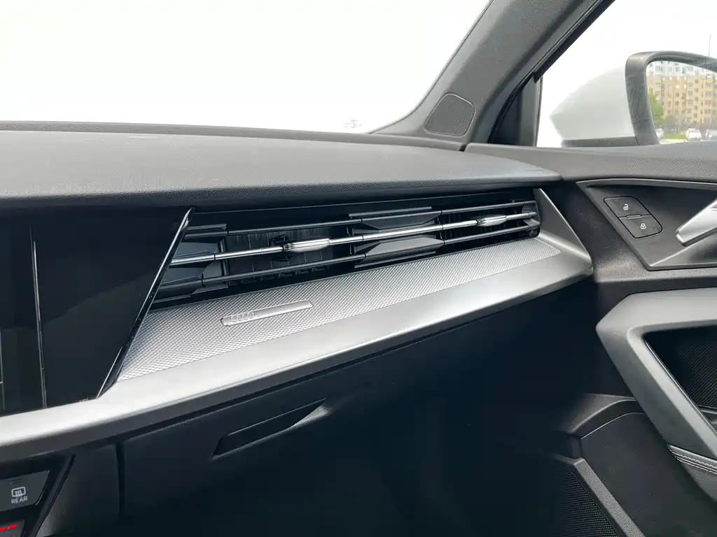 Audi A3 2023 — фото 13