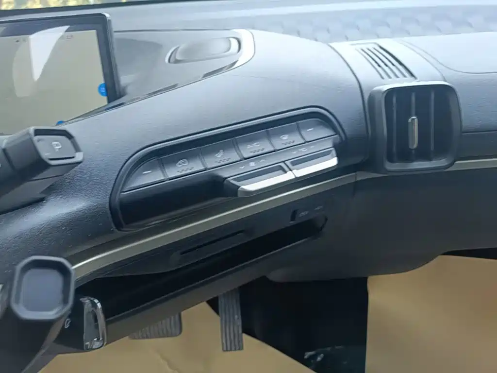 Baojun KiWi EV 2022 — фото 13