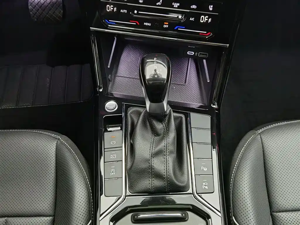 Volkswagen Passat 2023 — фото 13