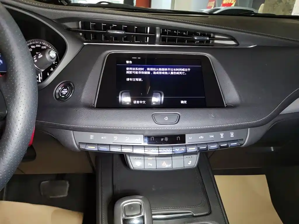 Cadillac XT4 2019 — фото 13