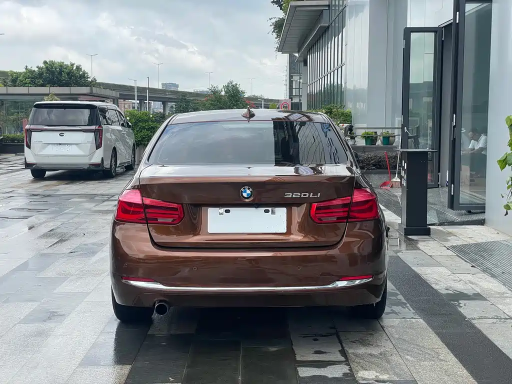 BMW 3 Series 2017 — фото 16
