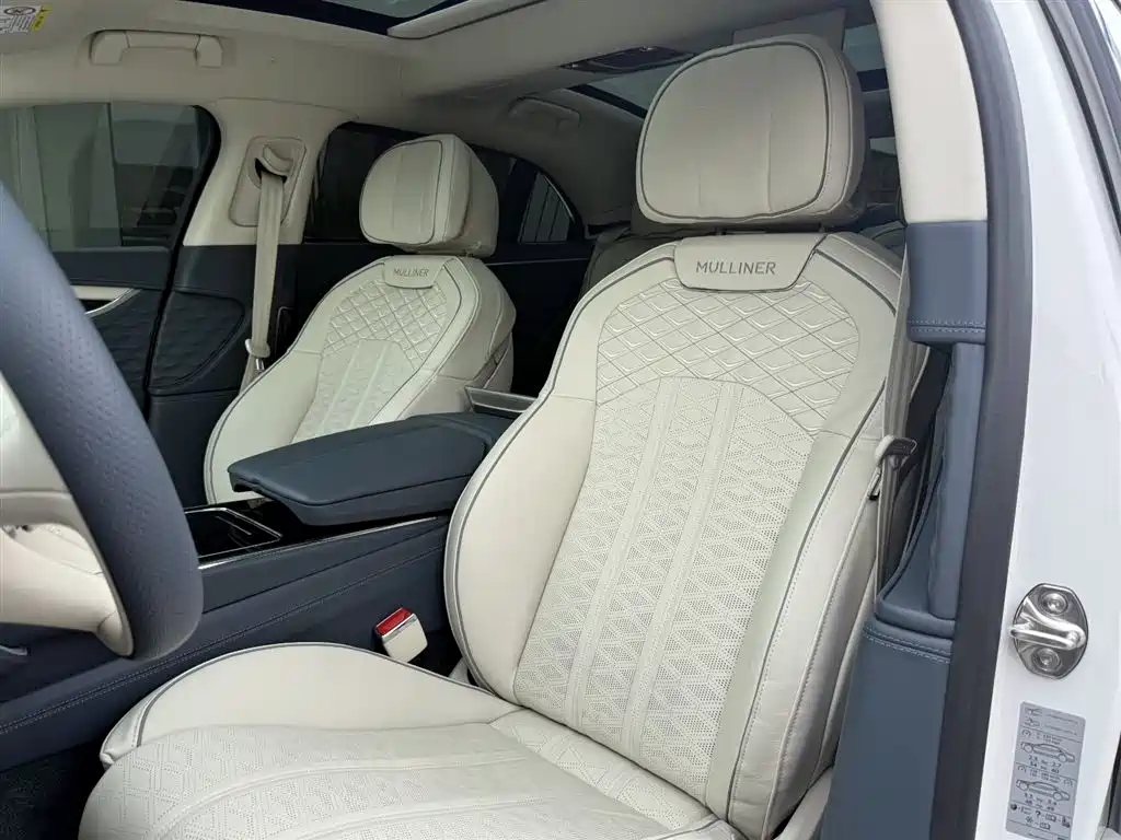 Bentley Flying Spur PHEV 2025 — фото 18