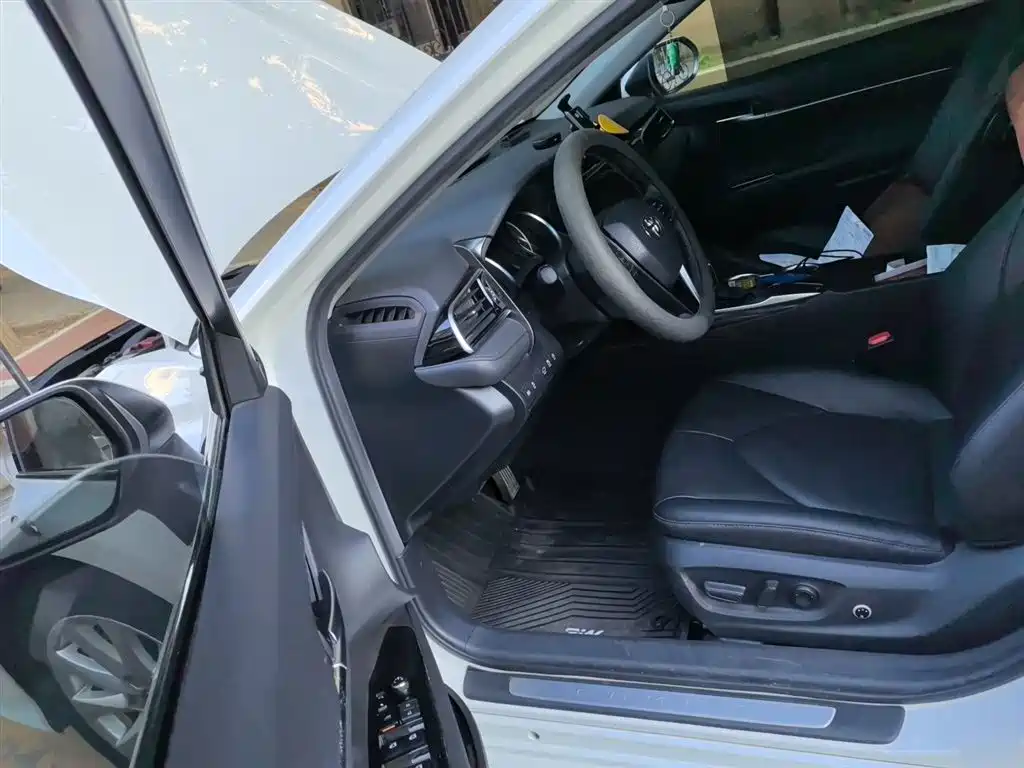Toyota Camry 2020 — фото 16