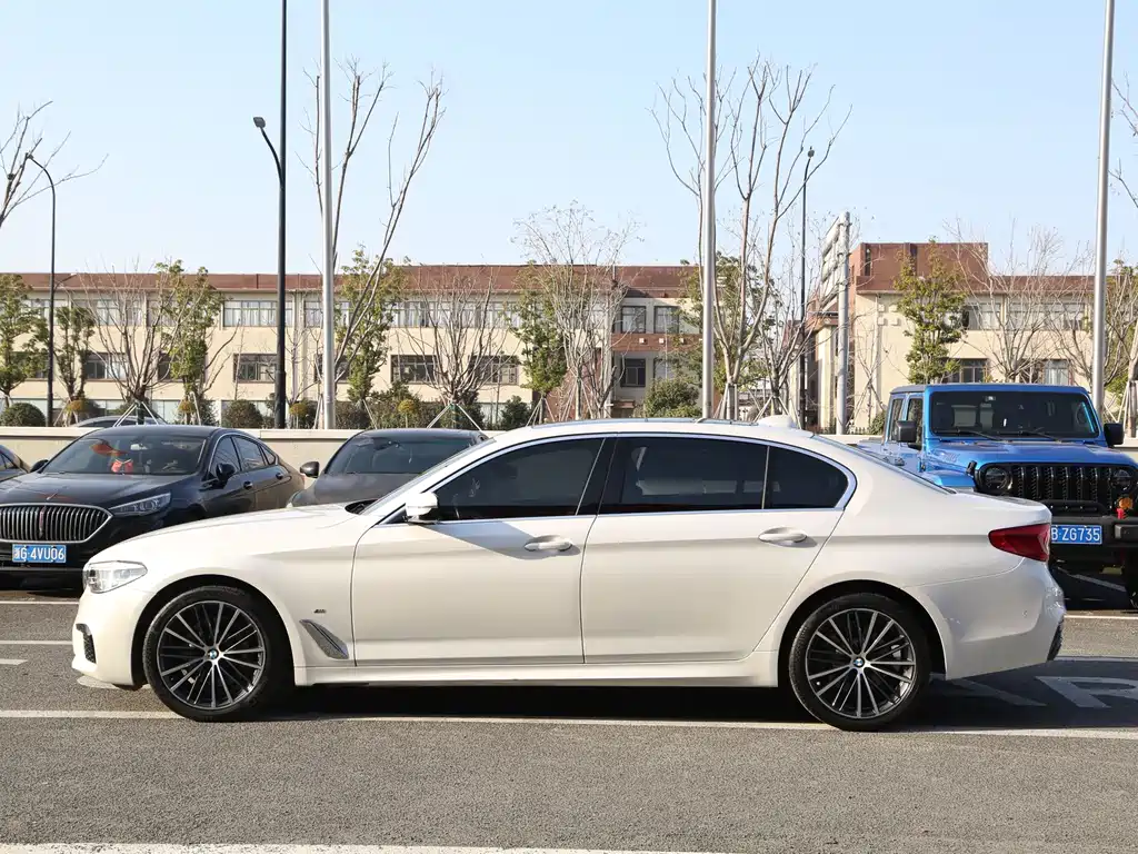 BMW 5 Series 2020 — фото 17