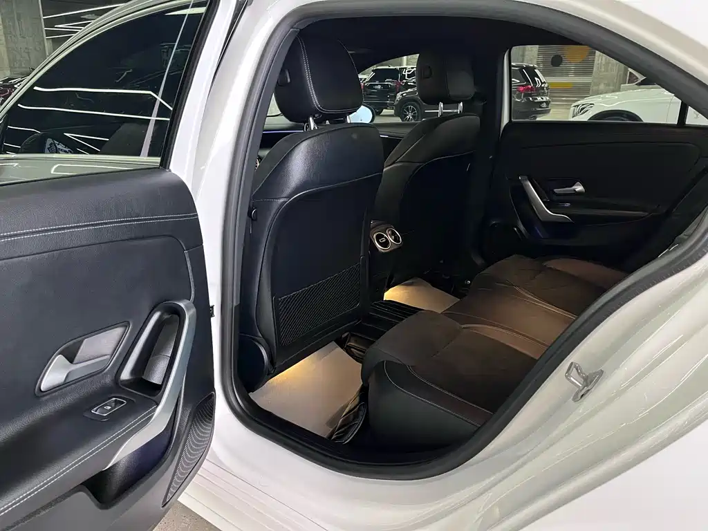 Mercedes-Benz A-Class 2023 — фото 13