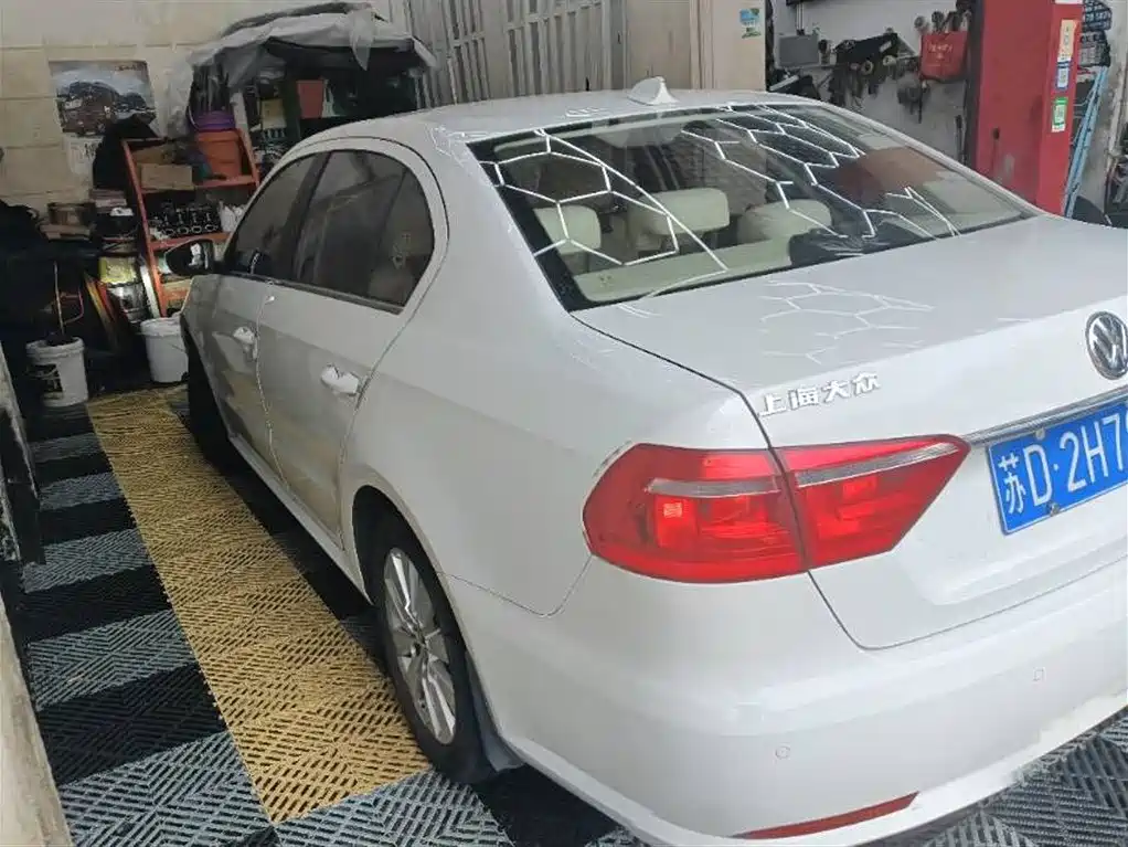 Volkswagen Lavida 2013