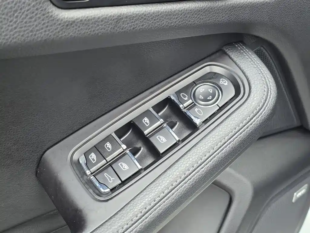 Porsche Macan 2016 — фото 10
