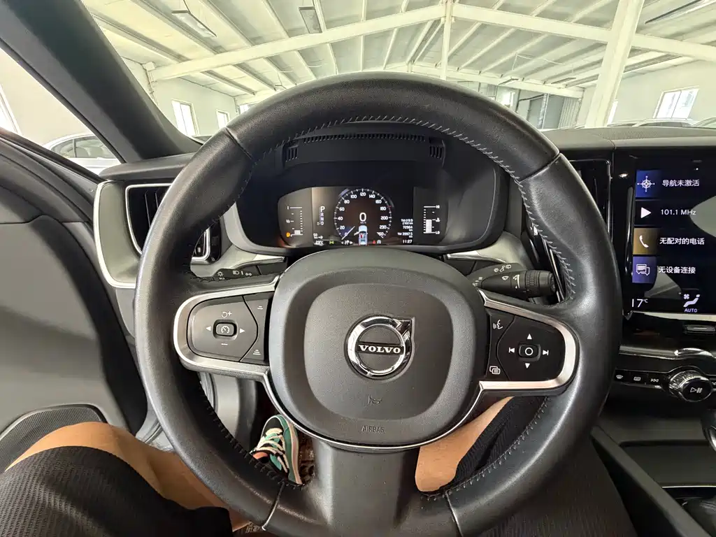 Volvo XC60 2020 — фото 10