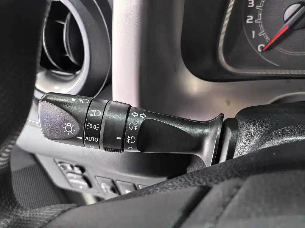 Toyota RAV4 2017 — фото 19