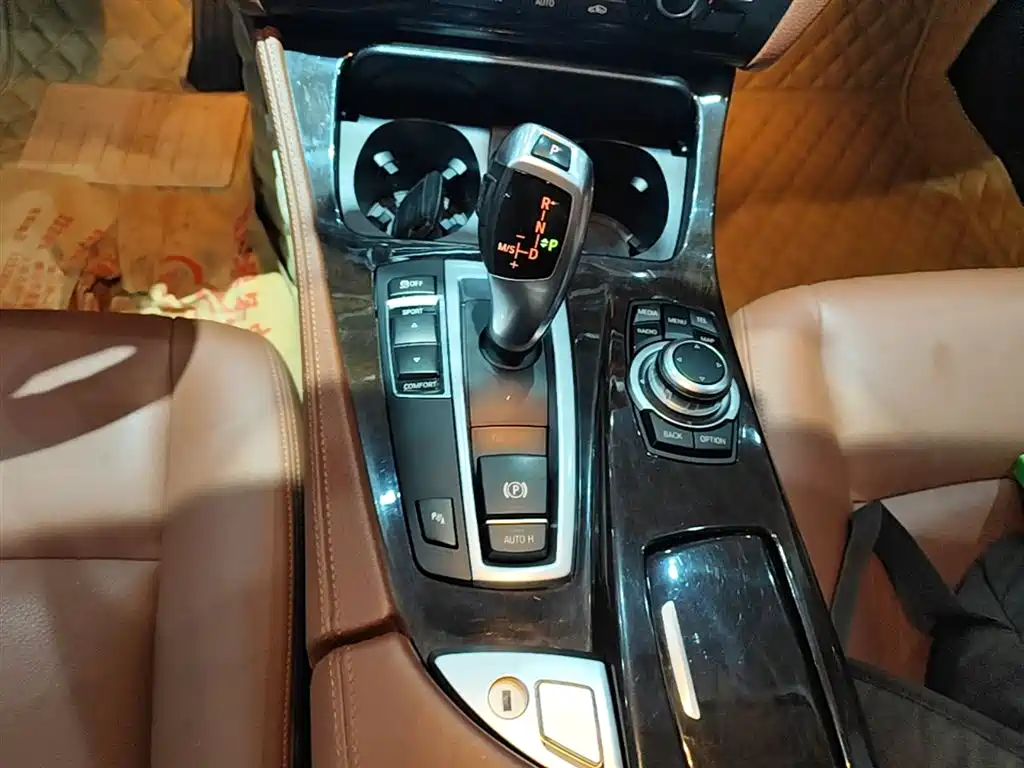 BMW 5 Series 2015 — фото 14
