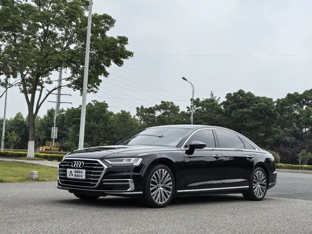 Audi A8 2019 — фото 1