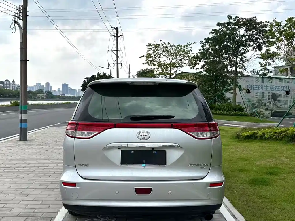 Toyota Previa 2013 — фото 8