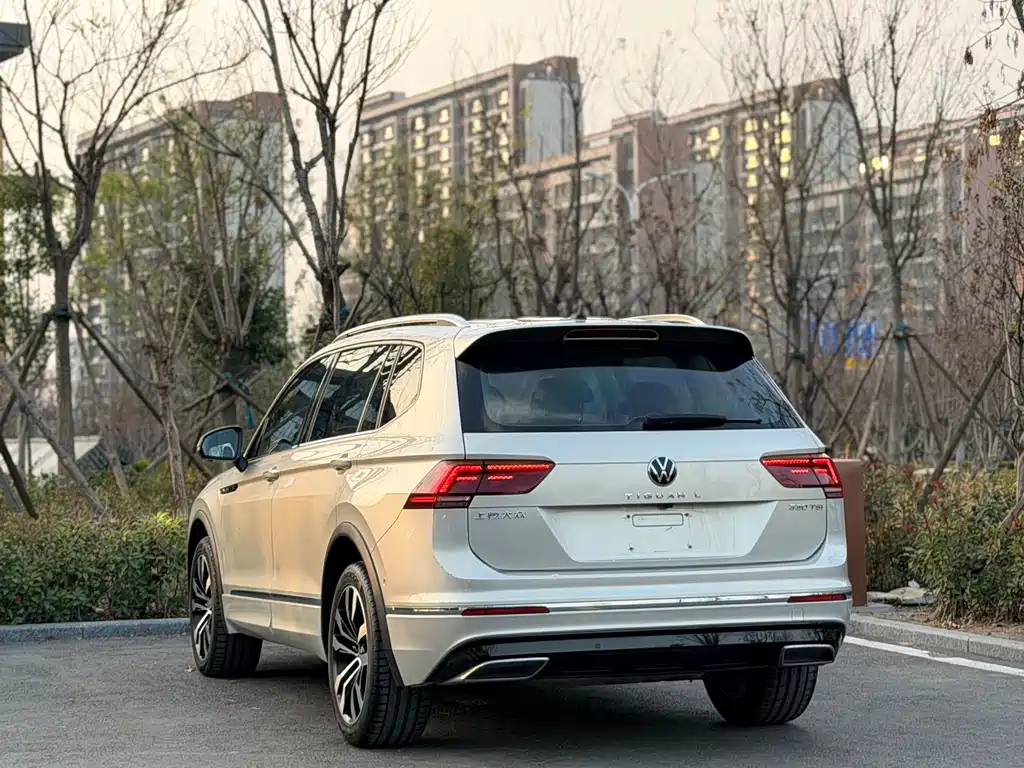 Volkswagen Tiguan L 2021 — фото 12