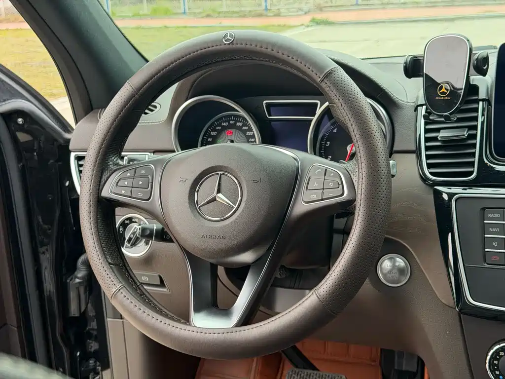 Mercedes-Benz GLE 2017 — фото 13