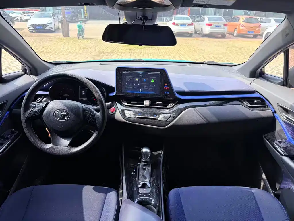 Toyota C-HR 2018 — фото 5