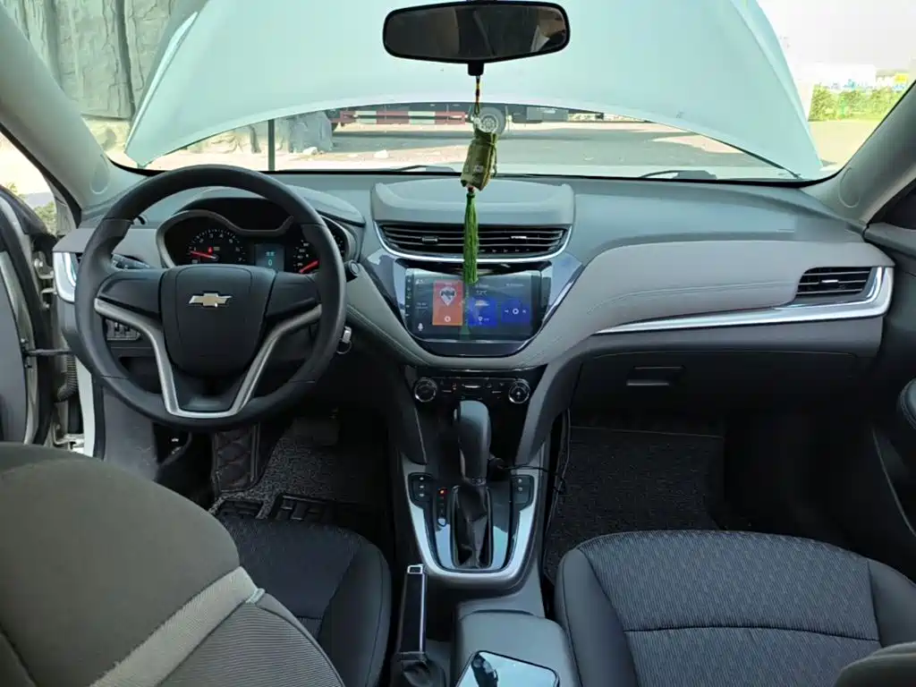 Chevrolet Malibu 2017 — фото 10