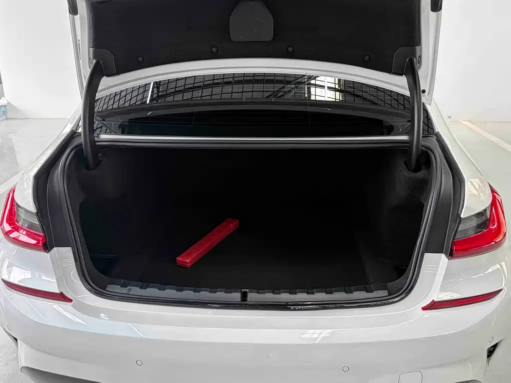 BMW 3 Series 2021 — фото 17