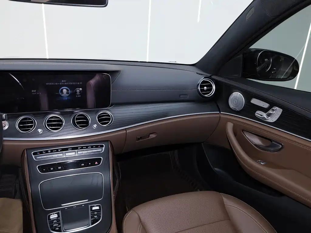 Mercedes-Benz E-Class 2021 — фото 19