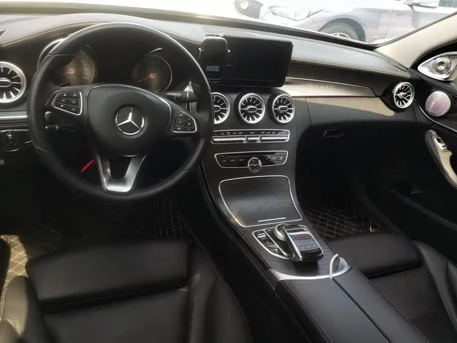 Mercedes-Benz C-Class 2018 — фото 12