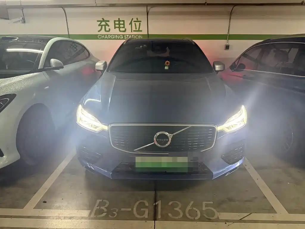 Volvo XC60 PHEV 2018 — фото 2
