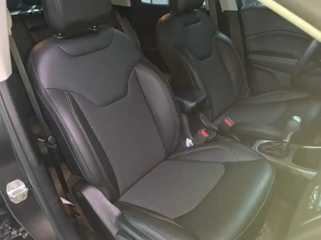 Jeep Compass 2019 — фото 25